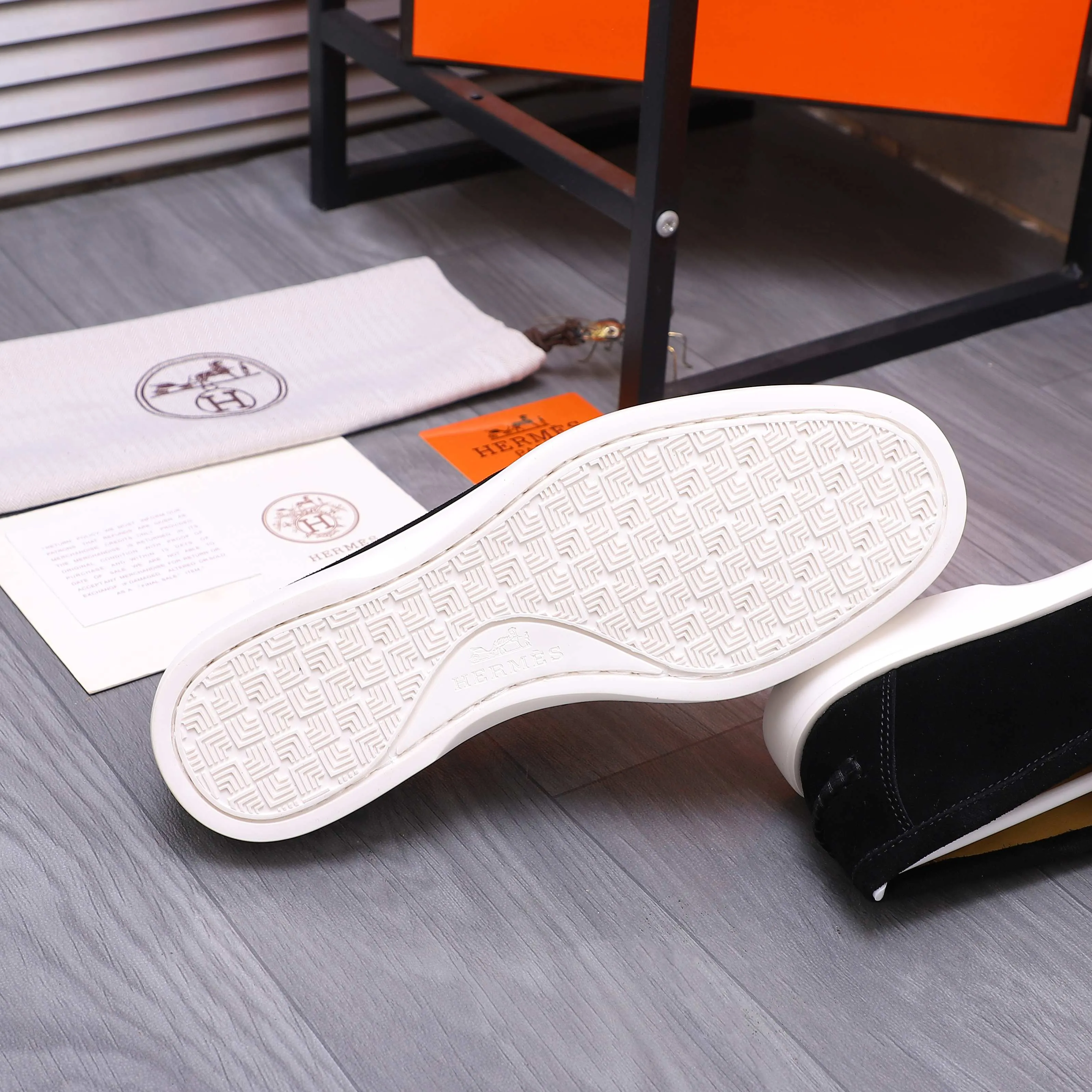 Men's shoes 💰p560 Product trademark: HERMES "Hermès" casual slip-on men's shoes. Regular size: 38-46 (45.46 is custom-made and non-refundable) Product materials: Selected frosted cowhide upper, cowhide lining, original foam rubber ultra-light sole
